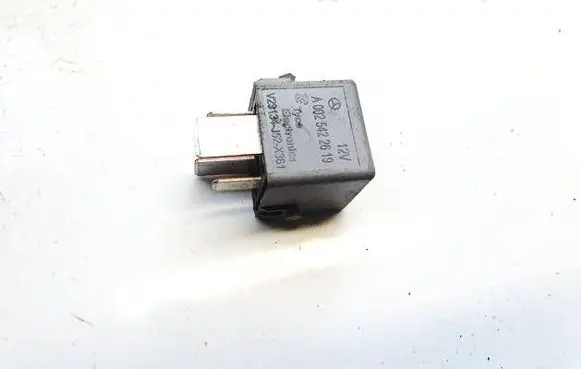 Mercedes-Benz B W245 Other relay a0025422619 v23134-j52-x361