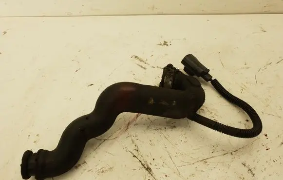 Volvo XC70 Breather/breather pipe/hose 30788009