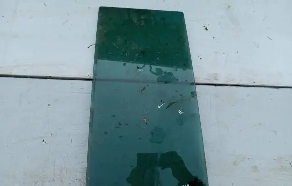 Volkswagen Cross Touran I Rear door window glass 43R001108 E000104 DOT27M73100AS3