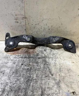 BMW 3 E46 Rear differential/diff mount bracket 1095990 33321095990