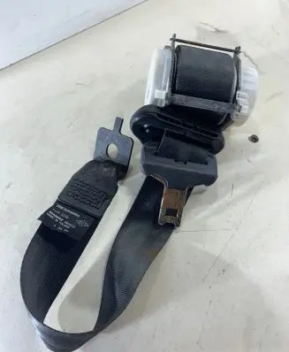 Renault Clio III Rear seatbelt 683953