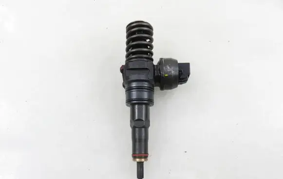 Volkswagen PASSAT B5.5 Fuel injector 0414720214 038130073AR