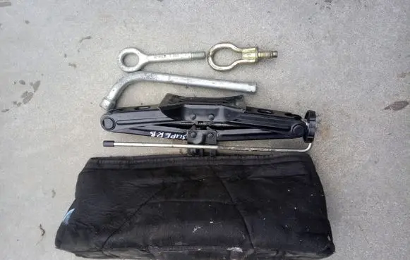 Skoda Superb B6 (3T) Tool set 