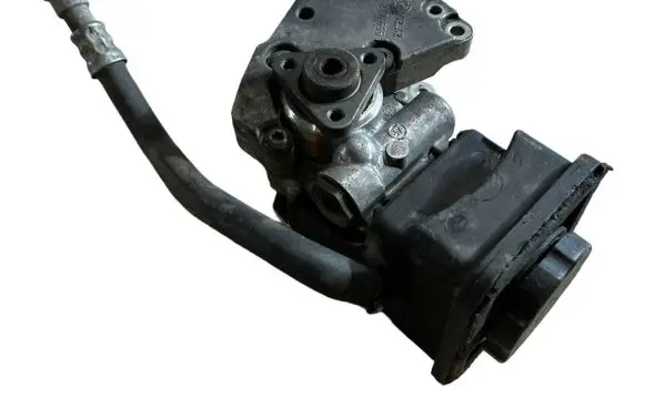 BMW 5 E39 Power steering pump 7692974 2247599 32412247599