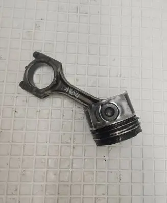 Toyota Avensis T250 Piston with connecting rod R1US1