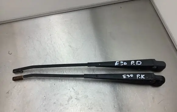 BMW 3 E30 Front wiper blade arm 66577