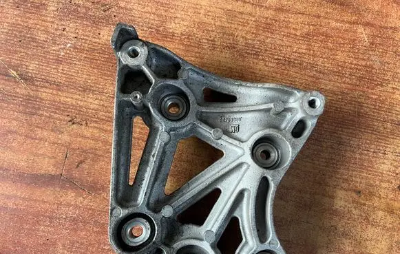 KIA Soul A/C compressor mount bracket 96868422