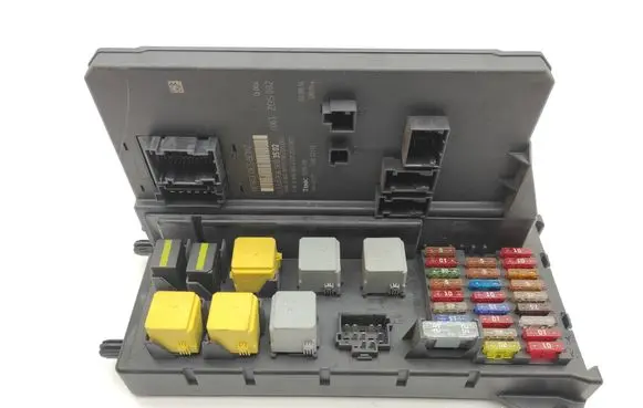 Mercedes-Benz Sprinter W906 Fuse module A9069003502 A9065454701