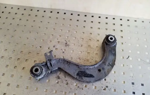 Volkswagen PASSAT B7 Rear control arm 1K0505323N