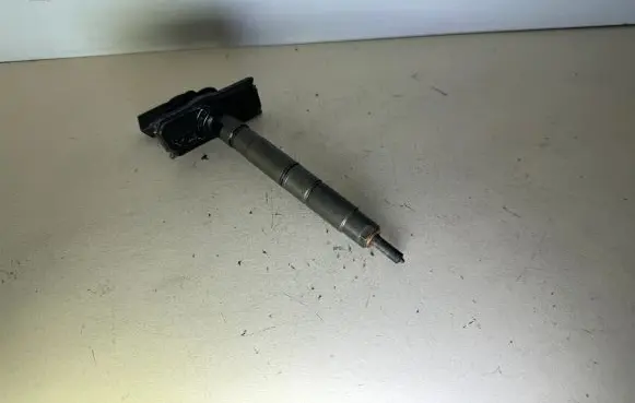 Audi A6 S6 C6 4F Fuel injector 059130277AJ 0445115054