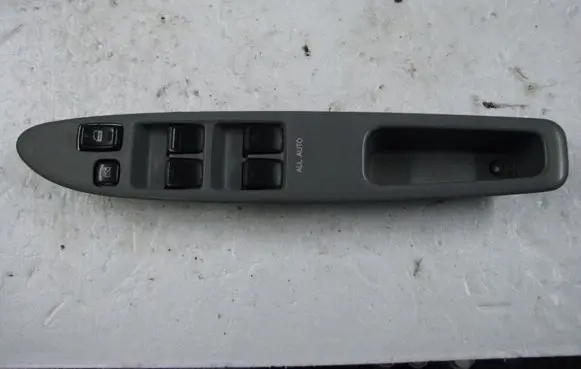 Toyota Avensis Verso Electric window control switch 8404044020
