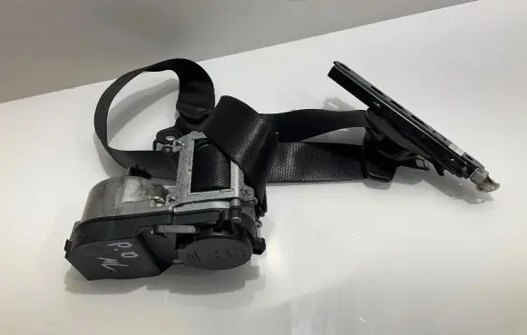 Mercedes-Benz ML W164 Front seatbelt A2518603885 040673 2518603885