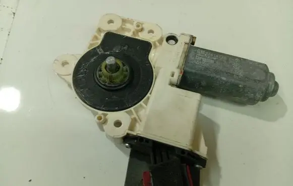 Opel Vectra C Rear door window regulator motor 24414776