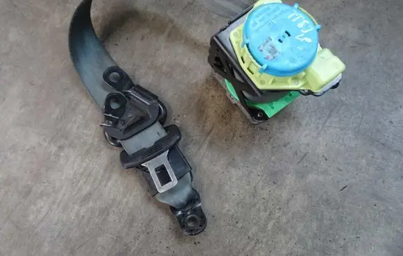 Audi TT TTS Mk2 Front seatbelt 8J8857706