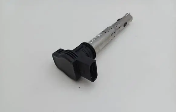 Volkswagen Golf Plus High voltage ignition coil 07K905715F