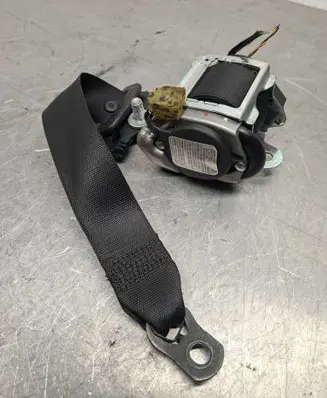 Mercedes-Benz E W211 Rear seatbelt 2118601086 561187201