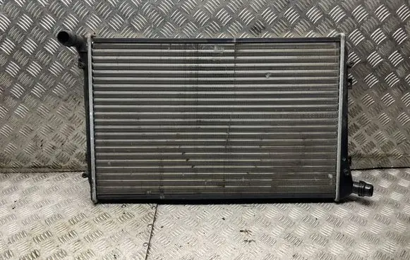 Volkswagen PASSAT B6 Coolant radiator