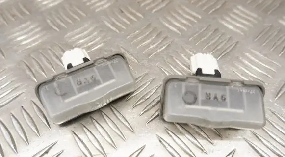 Lexus ES 250 - 300 - 330 Number plate light 8120447010 8127033110