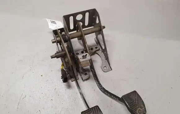Chrysler PT Cruiser Pedal assembly 5273972AD 047U2029A