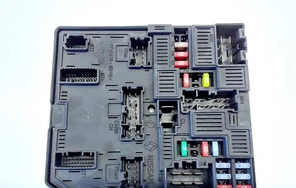 Nissan Qashqai Fuse module 284B75NA0A