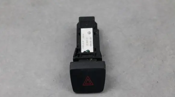Mazda 2 Hazard light switch D651664H0