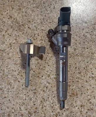 Mini One - Cooper F56 F55 Fuel injector 8511630