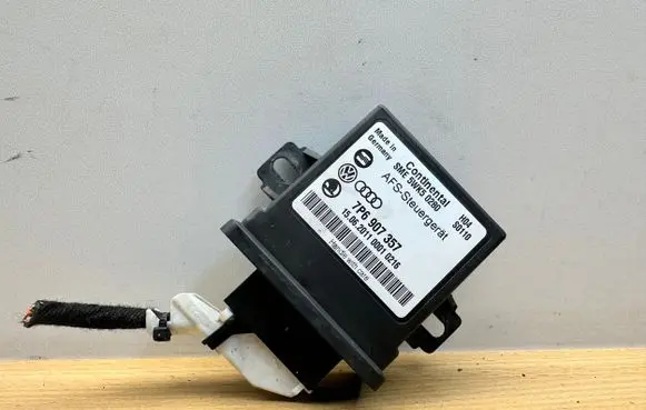 Volkswagen Touareg II Light module LCM 7P6907357