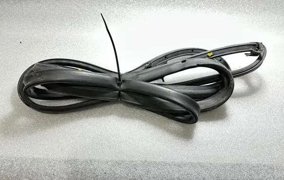 Audi A4 S4 B6 8E 8H Front door rubber seal 8E0837911M