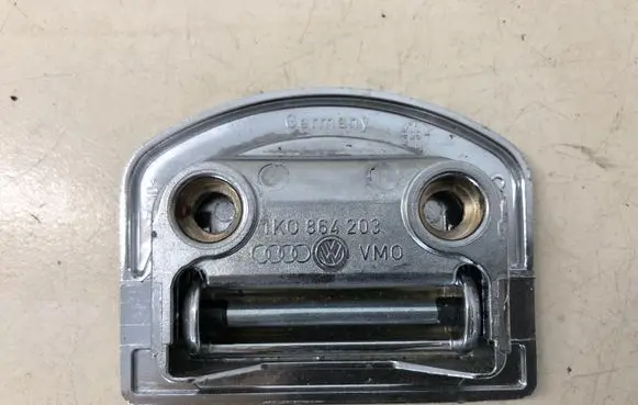Volkswagen PASSAT B6 Tie down hook / loop 1K0864203
