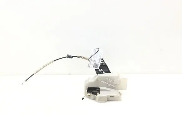Volkswagen Touareg I Rear door lock 