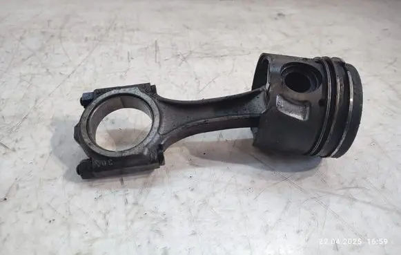 Peugeot 407 Piston with connecting rod