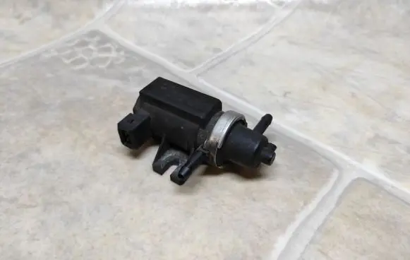 Audi A4 S4 B5 8D Vacuum valve 1H0906627