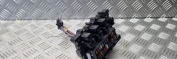 Nissan King Cab, Navara Fuse module 72404134