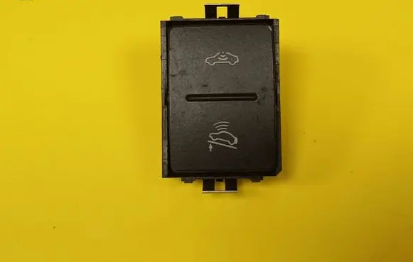 Volkswagen Touran I Alarm switch 