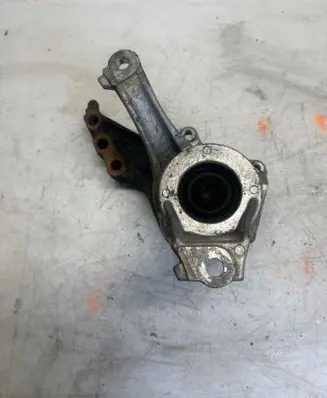 Engine mount bracket