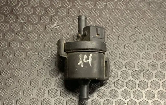 Audi A4 S4 B5 8D Valve vacuum 058133459 42115908