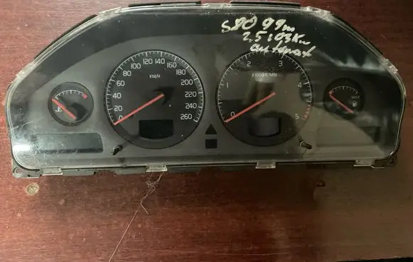 Volvo V70 Speedometer (instrument cluster) 9459821