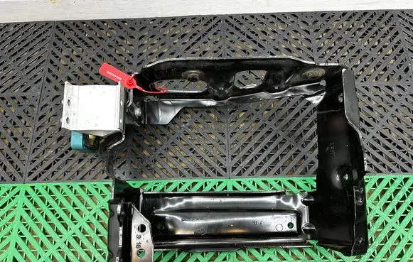 BMW 5 G30 G31 G38 Radiator support slam panel 7357183