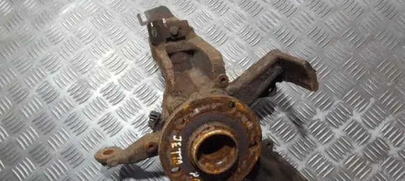 Volkswagen Golf V Front wheel hub