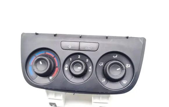 Opel Combo D Climate control unit 735498657