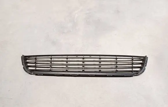 Volkswagen Golf VI Front bumper lower grill 5K0853677A