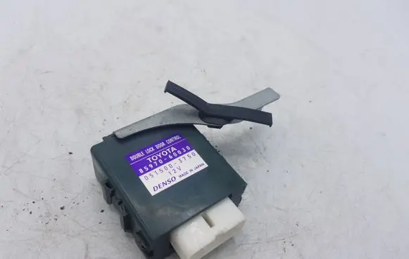 Toyota Land Cruiser (J120) Door central lock control unit/module 8597060030 0515003750