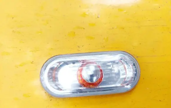 Volkswagen Caddy Front fender indicator light