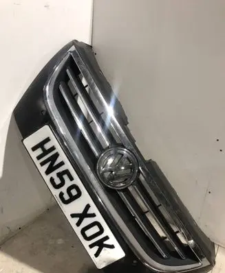 Volkswagen PASSAT CC Front bumper upper radiator grill 3C8853651P