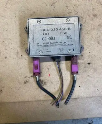 Audi A4 S4 B6 8E 8H Antenna control unit 8E0035456B 09103112