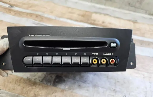 Chrysler Pacifica CD/DVD changer P04685908AF