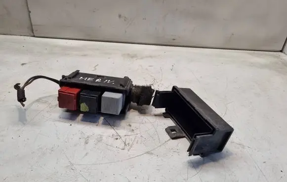 Opel Meriva A Fuse box set 24437030