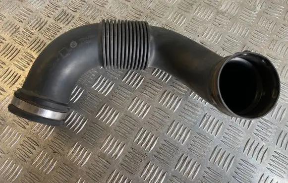 Opel Vivaro Air intake hose/pipe 1105223S01