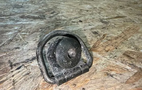 Alfa Romeo 159 Tie down hook / loop 
