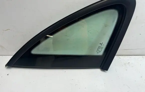 Porsche Macan (95B) Rear side window 95B845297